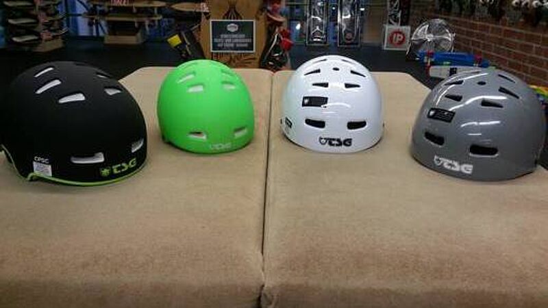 Helme im Titus Outlet Münster