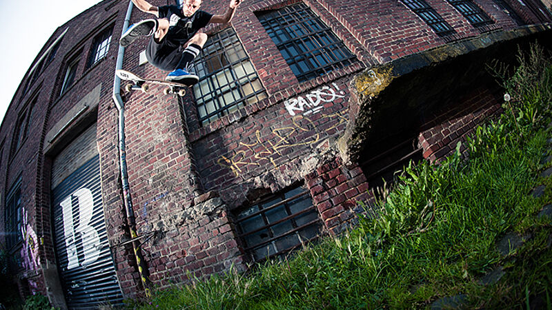 BS One Foot, Münster. Foto: Dennis Scholz Daniel Krassowski - Ein typischer Skatetag: damals und heute.