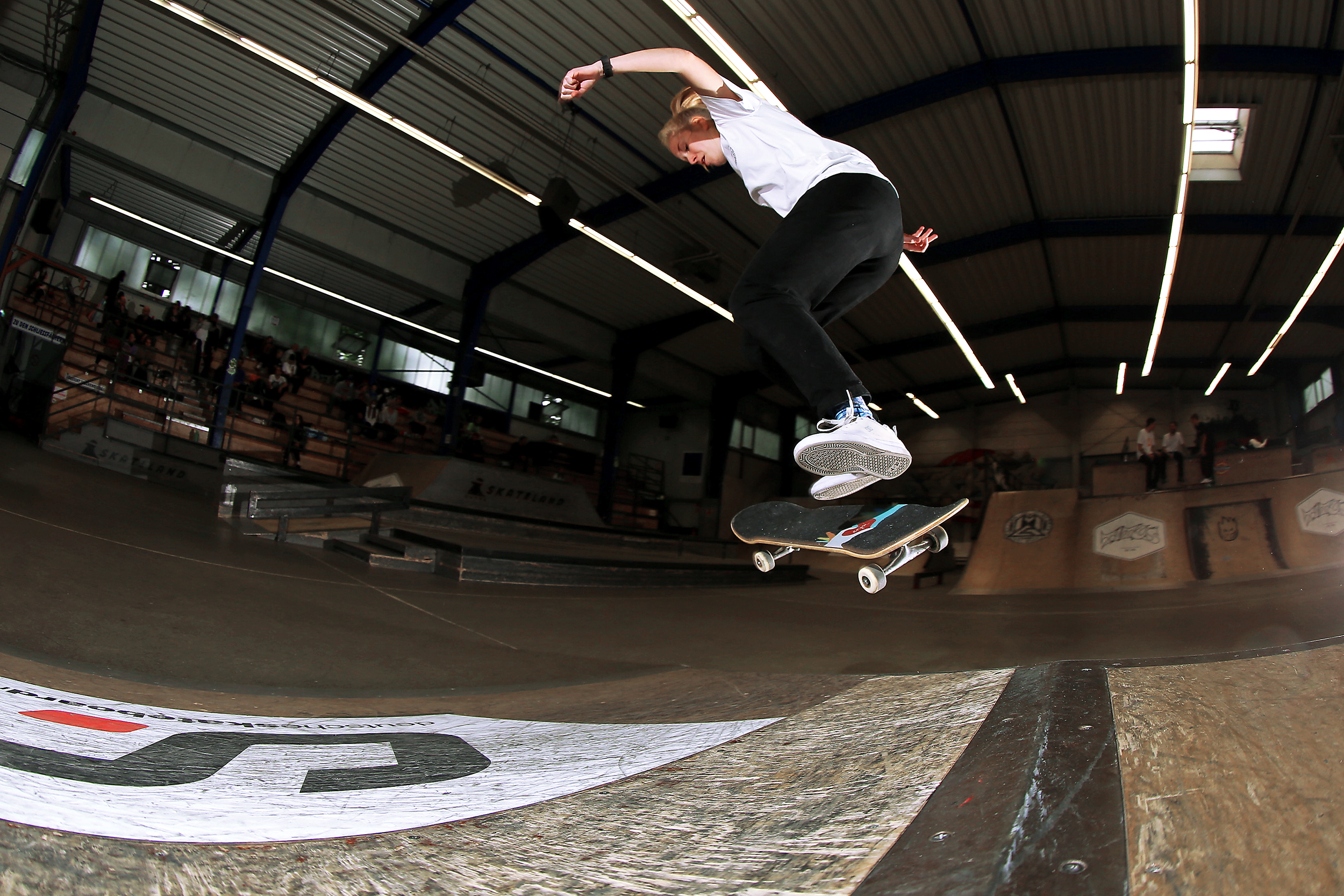 AmelieTiedeken_HalfcabKickflip_Gentsch_BLOG.jpg