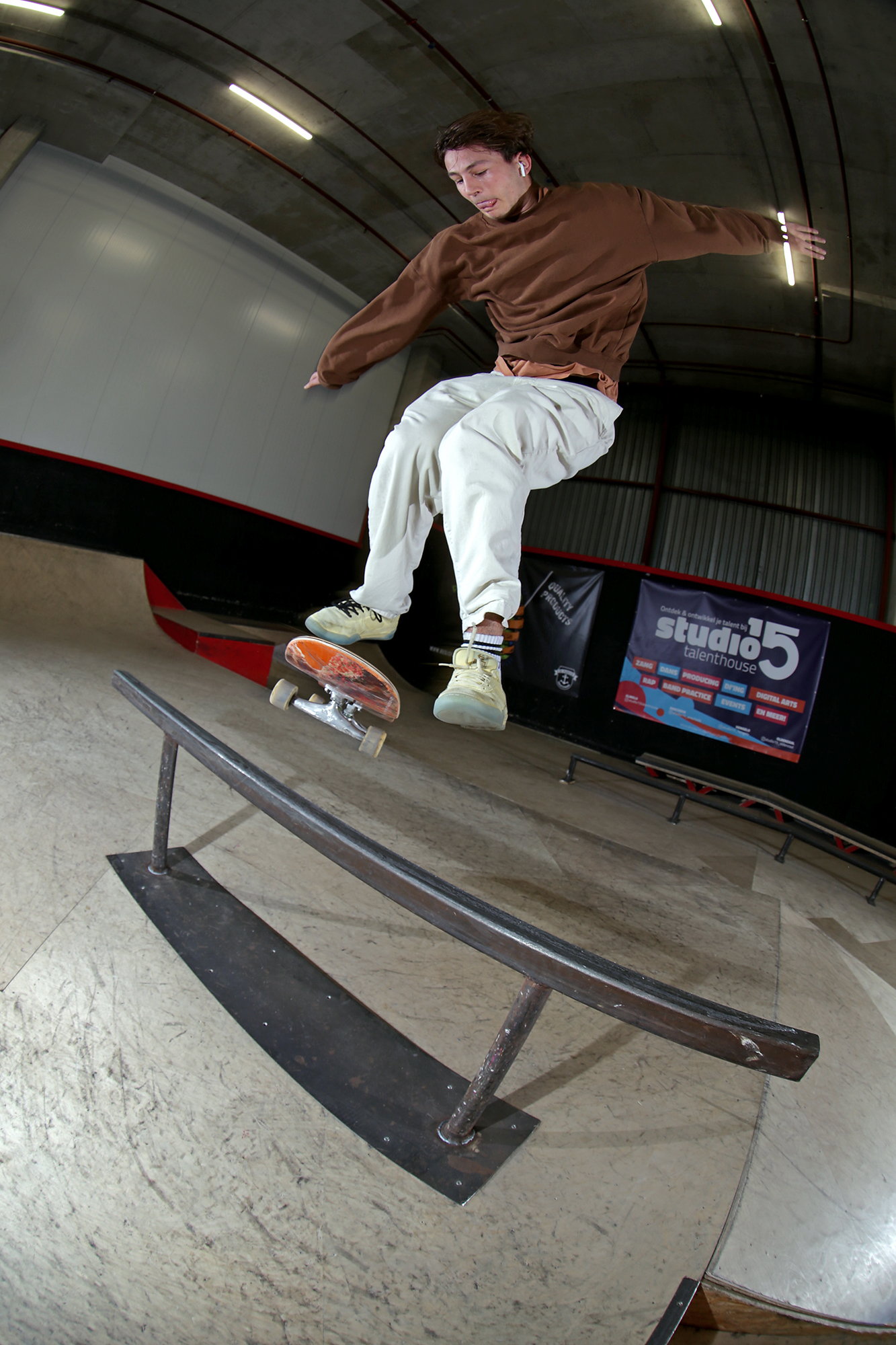 AntoniZeyer_LateShoveFsBoardslide_Gentsch_adj_.jpg