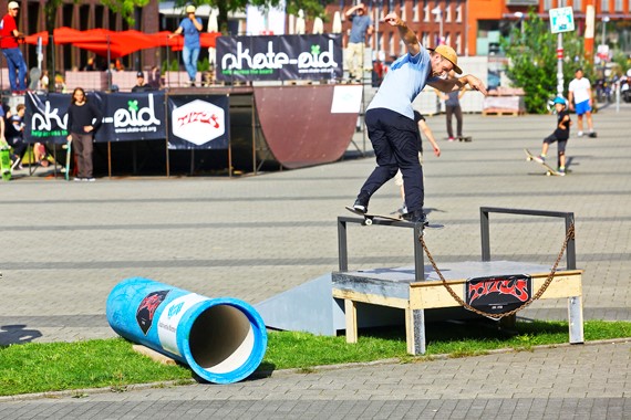 Flip-Labovic-Bs-Lipslide.jpg