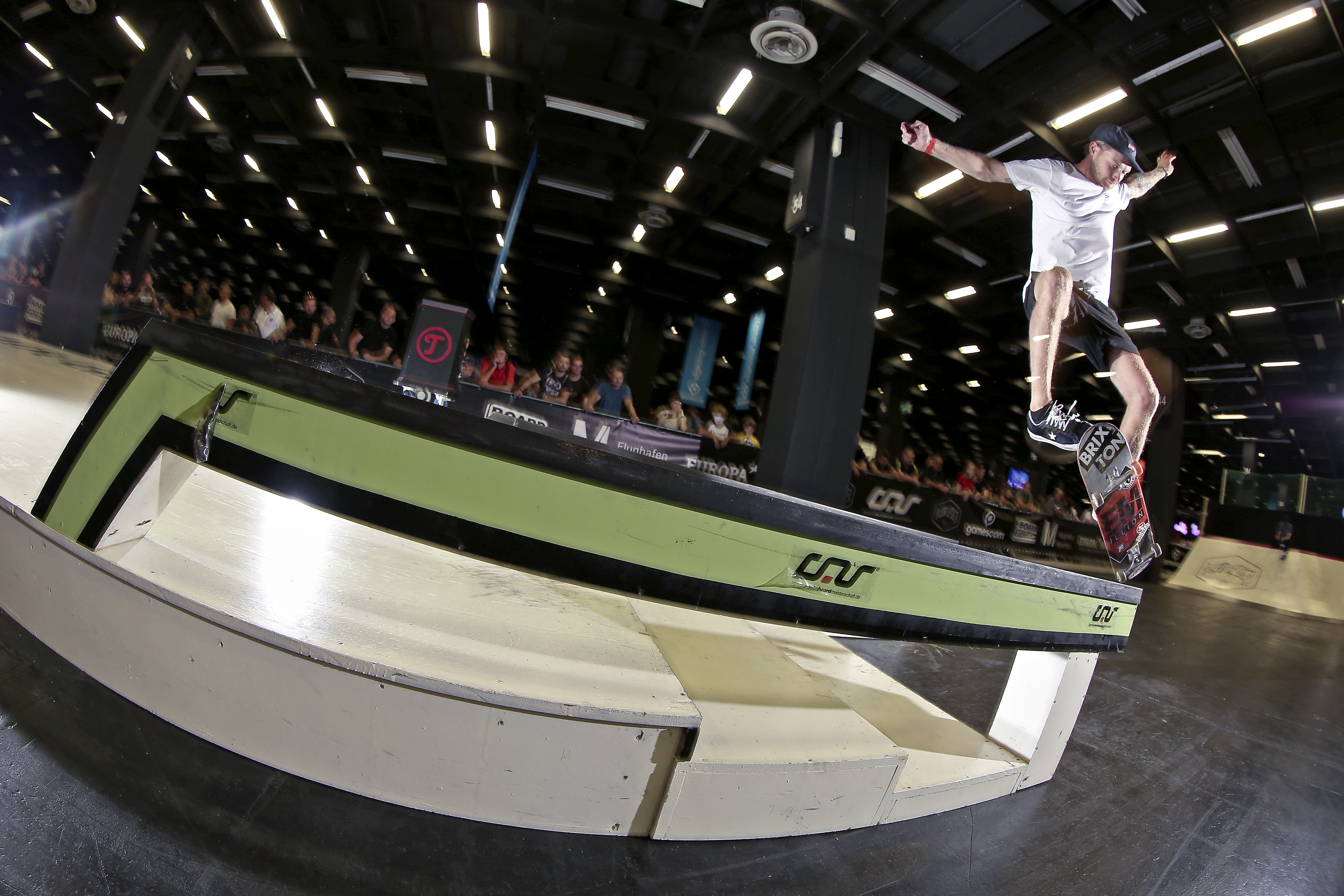 FloWesters_Fakie5-0Kickflip_Gentsch.jpg