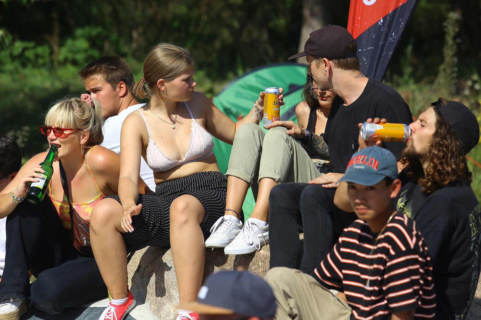 Girls_Beer_adj_.jpg
