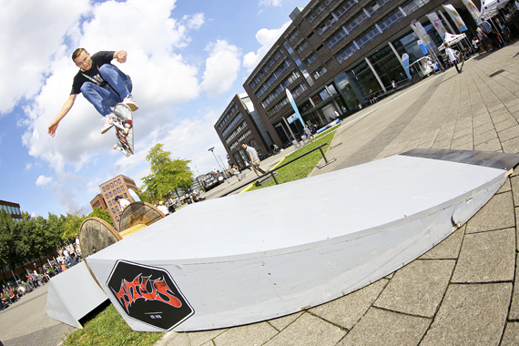Hardflip_adj_.jpg