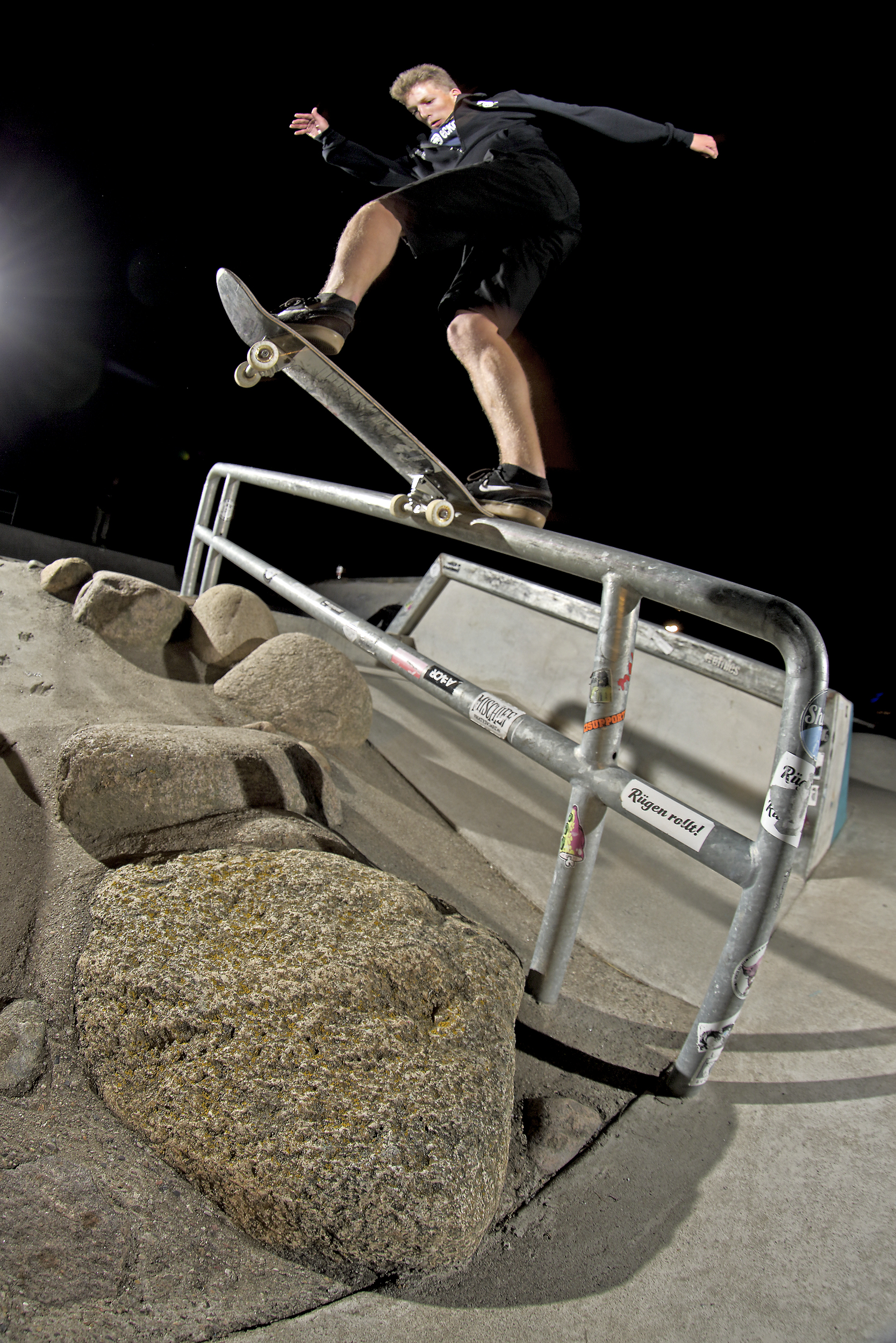 JanHellwig_FsBluntslide_Ru__gen2_adj_.jpg