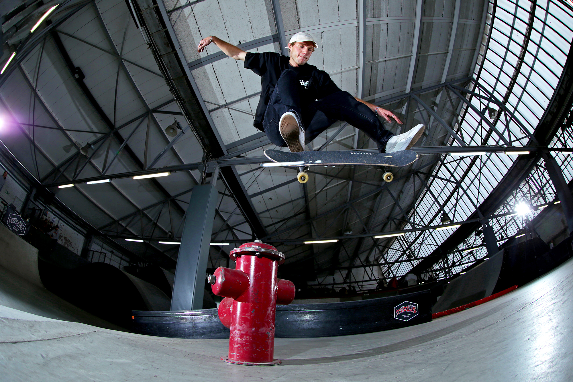 LouisWenzel_Kickflip_LocalsOnly2025_Gentsch_adj_BLOG.jpg