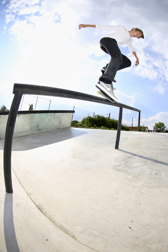 Tabo-Loechelt-Bs-Noseblunt-Erfurt.jpg