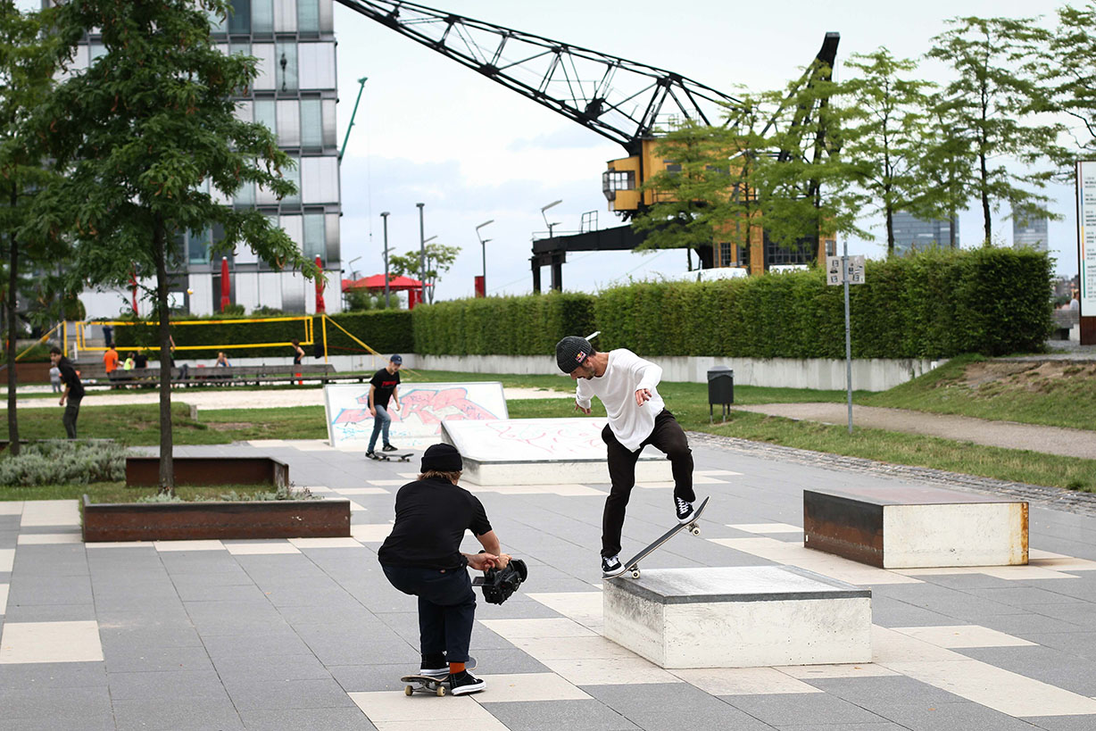 Vladik - Switch BS Noseblunt Vladik - Switch BS Noseblunt