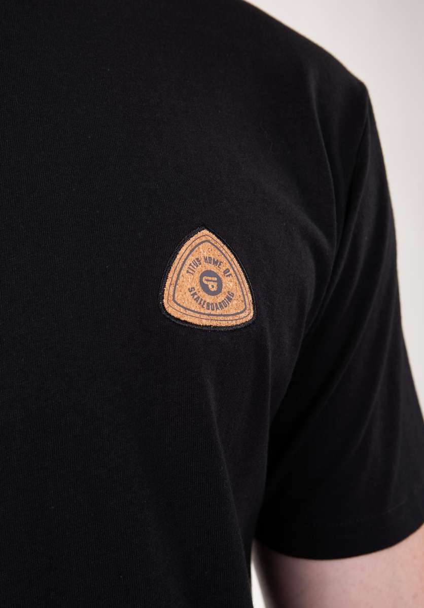 titus-t-shirts-claudio-black-closeup1_600x600@2x.jpg