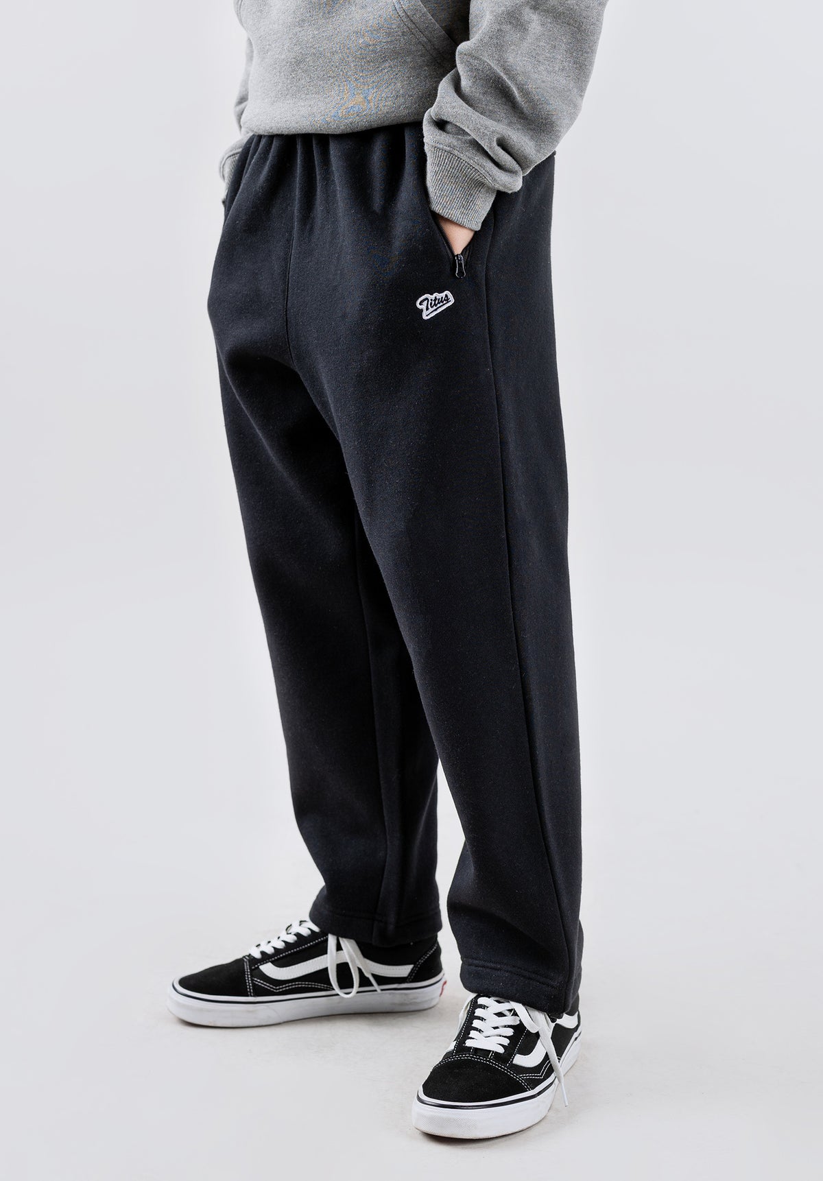 TITUS Script Jogger Kids Jogginghose black – Rückenansicht