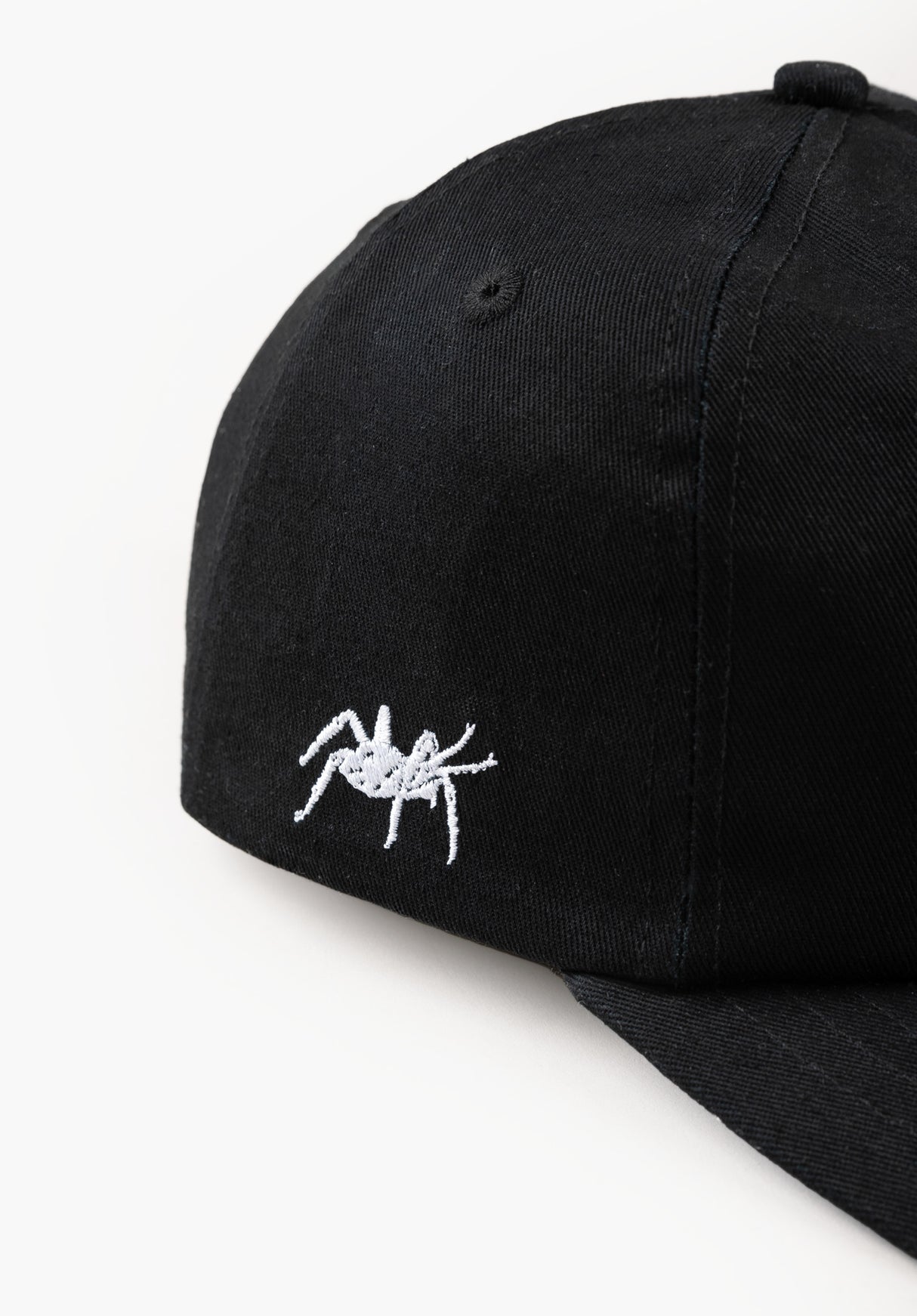 Classic Logo black Closeup2