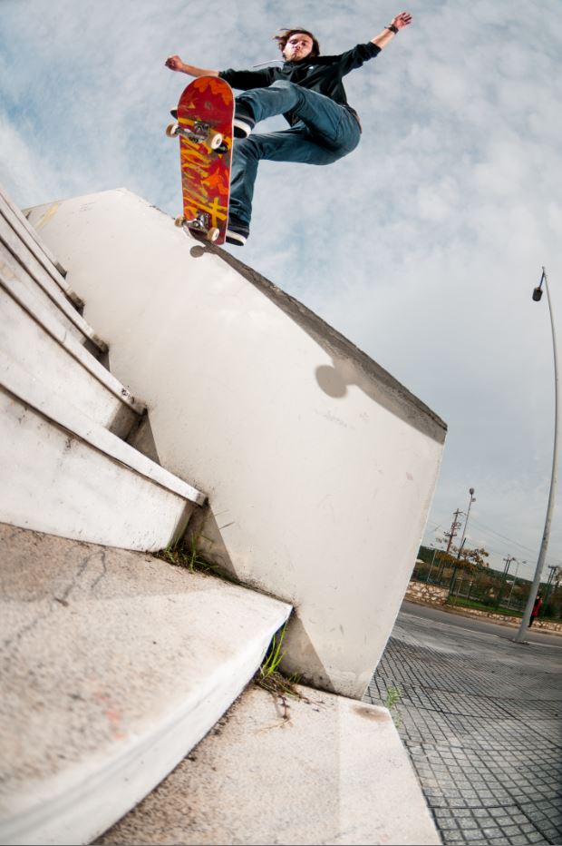 BS TAILSLIDE TO FAKIE
