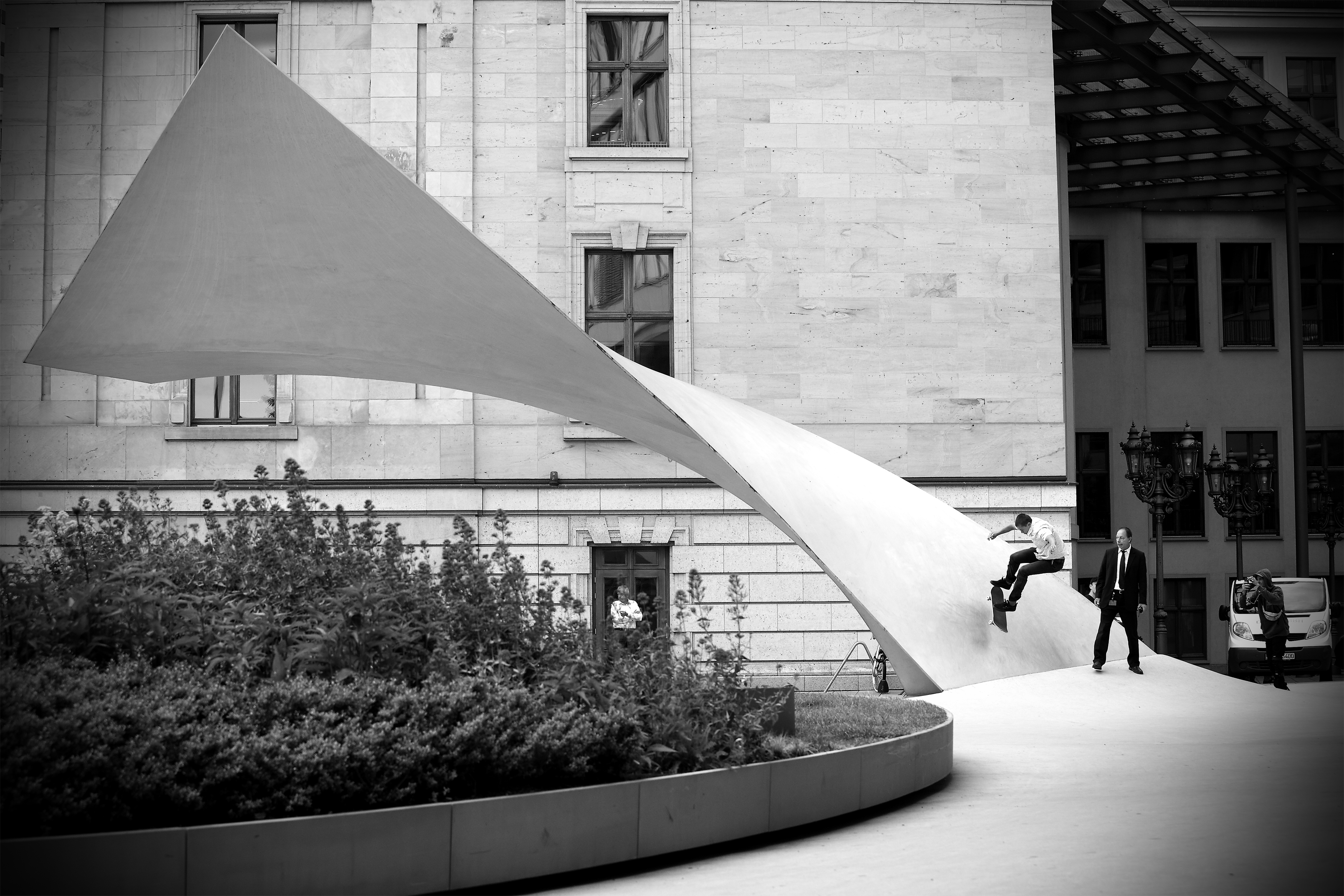 CliveDixon_SwFlipWallride_medBW__Frankfurt.jpg