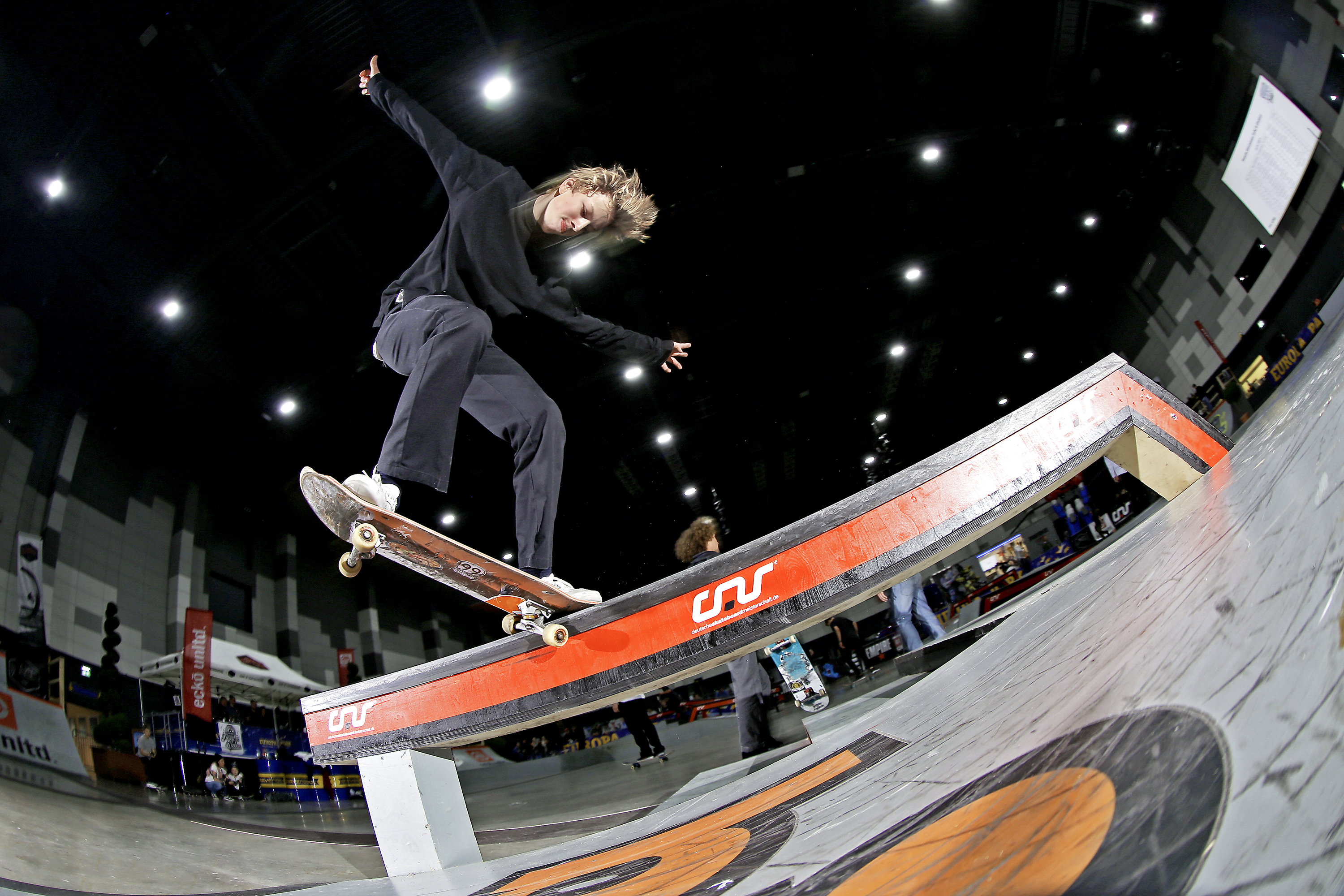 EmileDeVos_Bs180BWNosegrind_adj__Rust.jpg