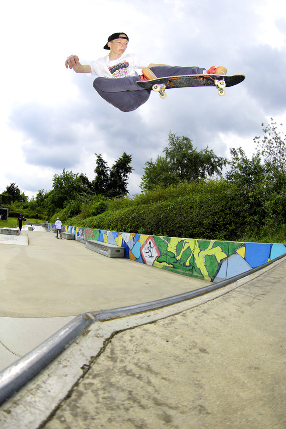 GinoKoerner_Blindside2Fakie_adj_.jpg