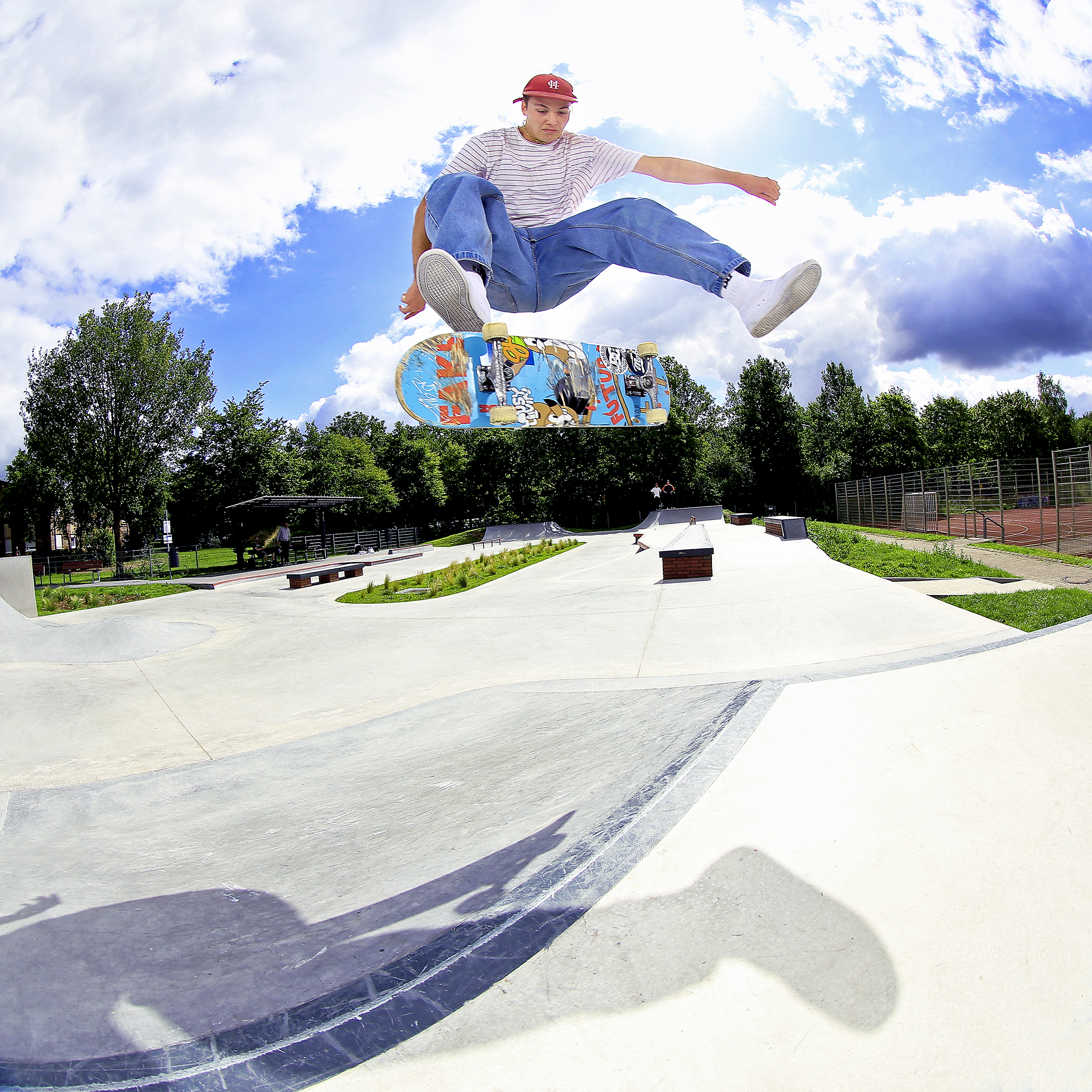 LeonMerschmann_NollieHeelflip_adj__BLOG.jpg
