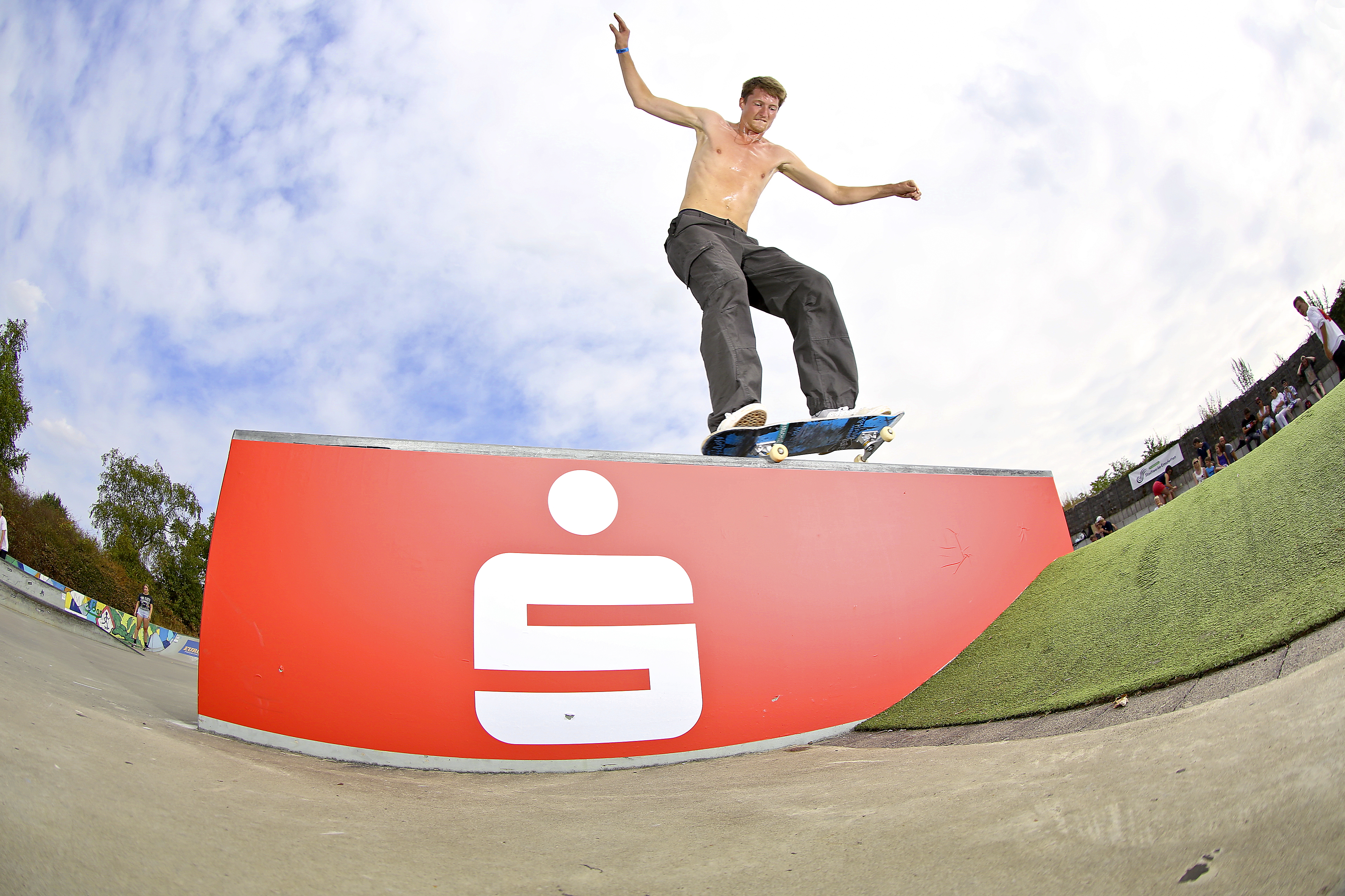 MikeBrauer_SwBsNosegrind_adj_.jpg