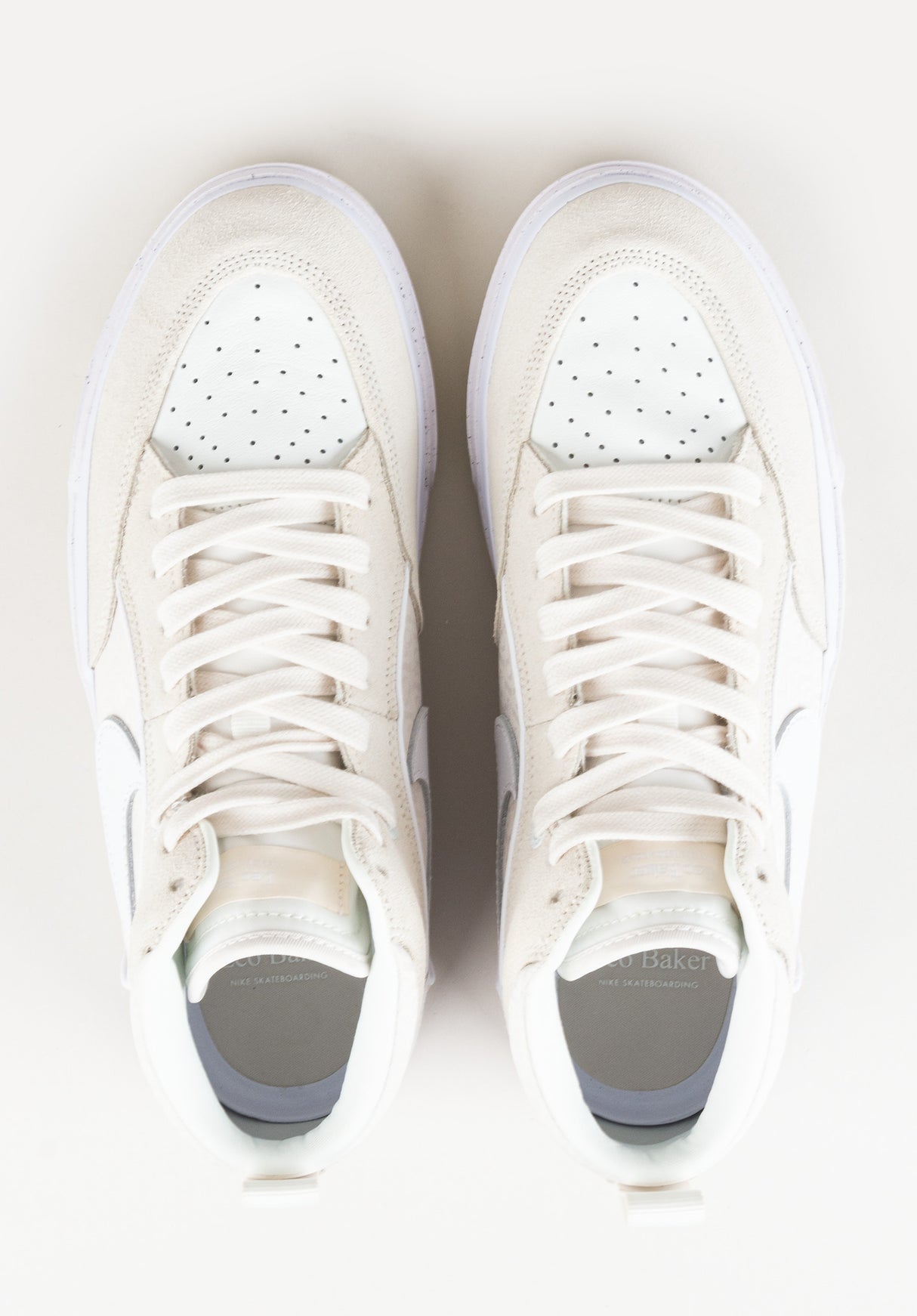 React Leo phantom-white-summitwhite-phantom Closeup2