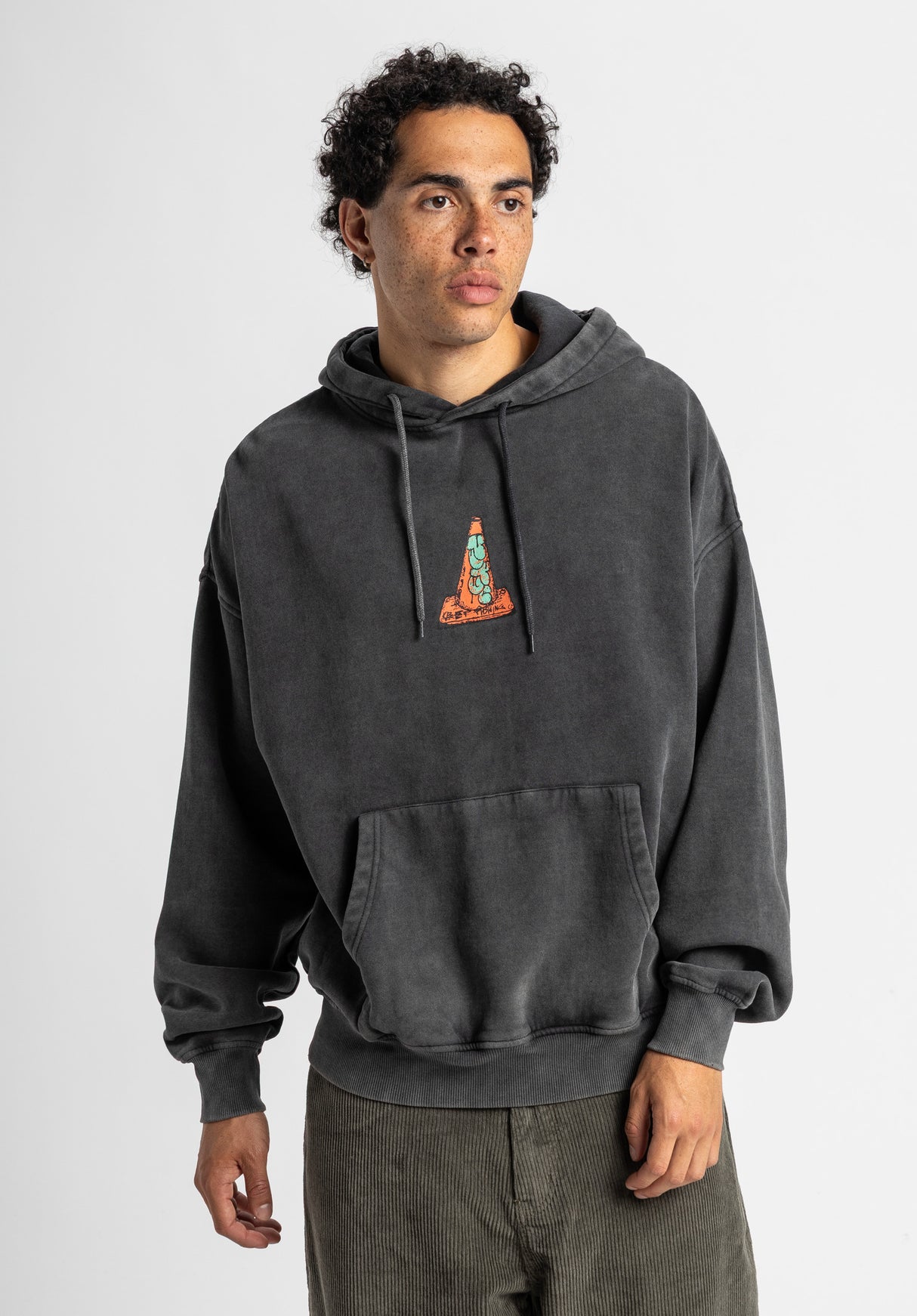 Pylone blackfaded Rueckenansicht