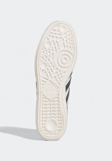 Busenitz Pro crystalwhite-coreblack-offwhite Closeup2