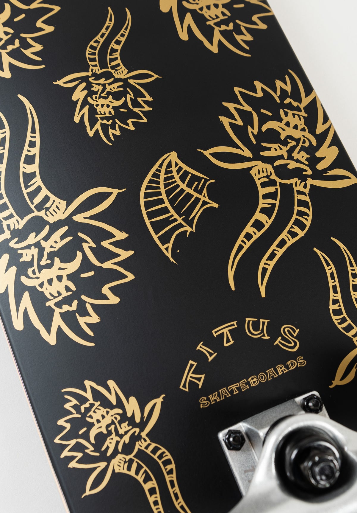TITUS Devil's Head Classic Komplettboard black-gold – Seitenansicht
