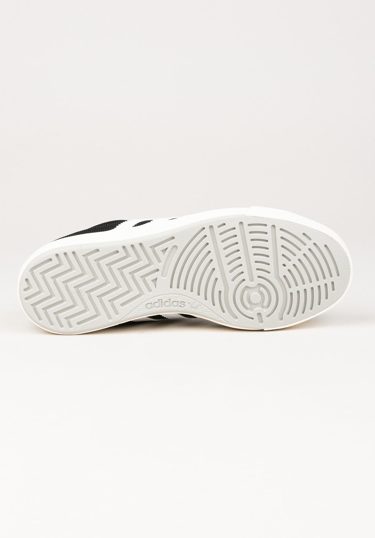 Nora coreblack-ftwwhite-gretwo Closeup1